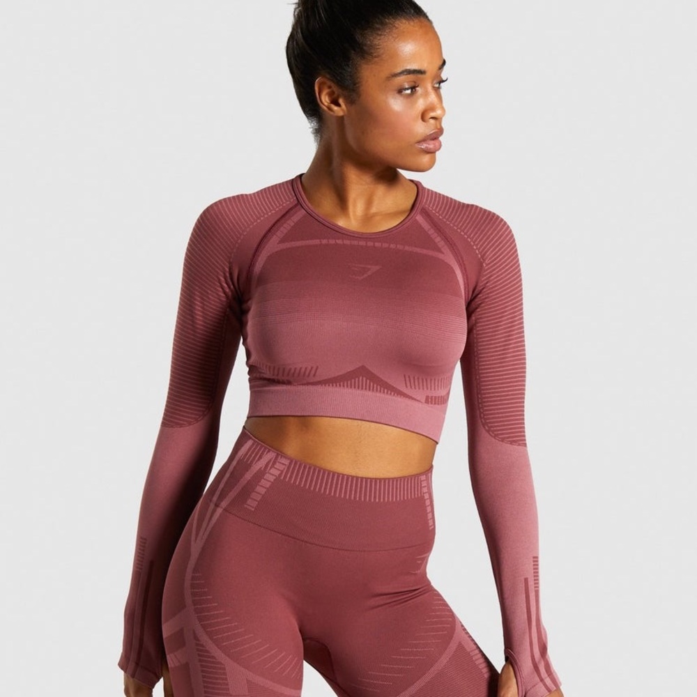 Gymshark cute crop top. Barely worn, doesn’t fit me. Very nice dusty pink color